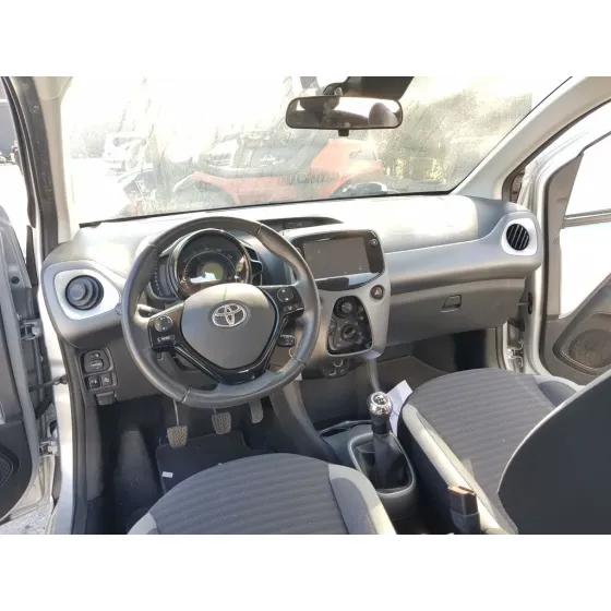 TOYOTA AYGO '2019 X-CITE GRIS