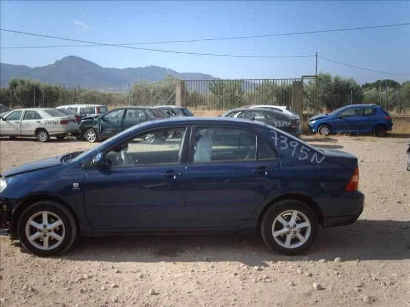 TOYOTA COROLLA (E12) TOYOTA COROLLA (E12) '2001 1.6 LINEA TERRA SEDAN AZUL 2001