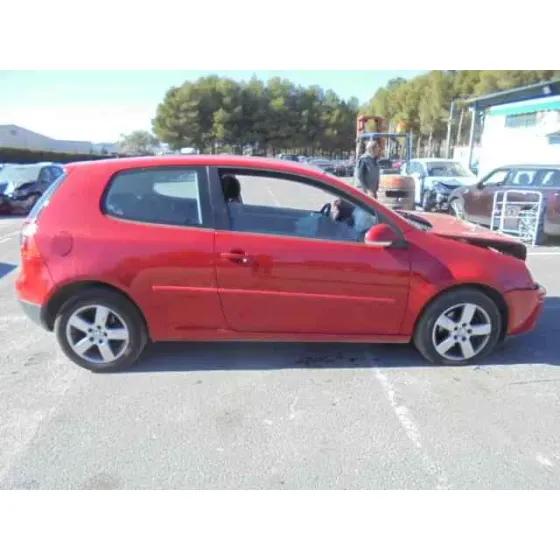 VOLKSWAGEN GOLF V BERLINA (1K1) '2006 HIGHLINE ROJO
