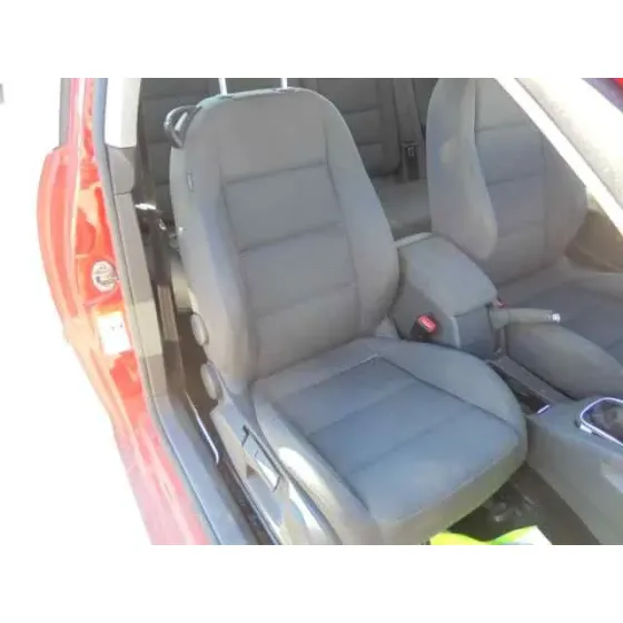VOLKSWAGEN GOLF V BERLINA (1K1) '2006 HIGHLINE ROJO