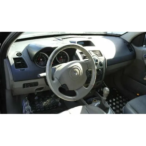 RENAULT MEGANE II BERLINA 3P '2004 CONFORT DYNAMIQUE NEGRO