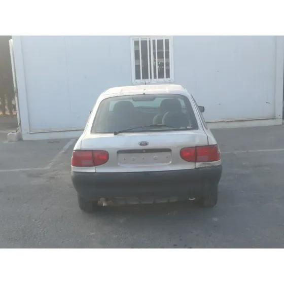 FORD ESCORT BERL./TURNIER '2000 GHIA BERLINA GRIS