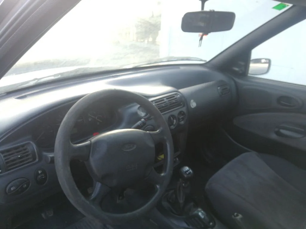 FORD ESCORT BERL./TURNIER '2000 GHIA BERLINA GRIS