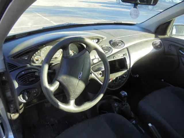 FORD FOCUS BERLINA (CAK) '2000 GHIA GRIS