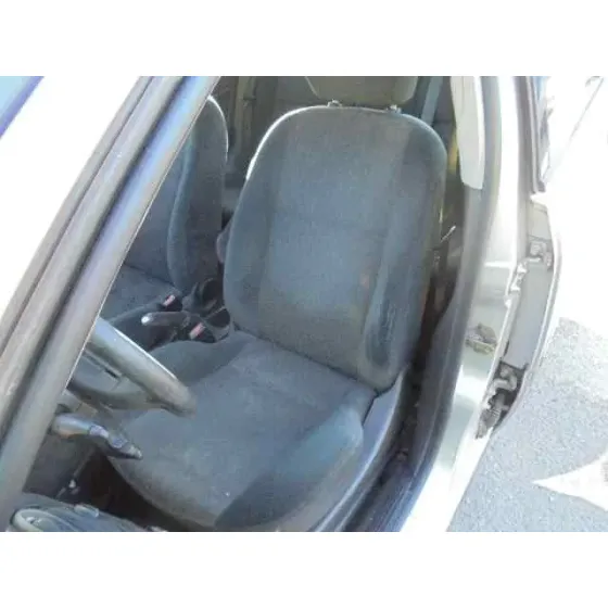 FORD FOCUS BERLINA (CAK) '2000 GHIA GRIS