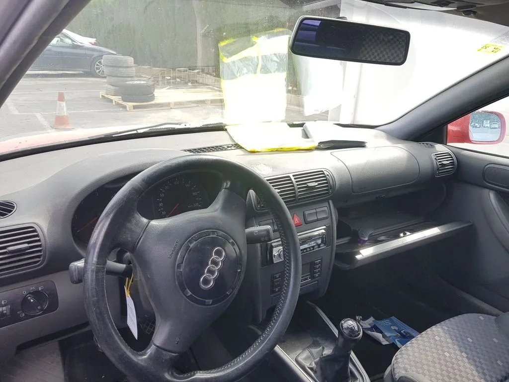 AUDI A3 (8L) '1998 1.9 TDI AMBIENTE ROJO