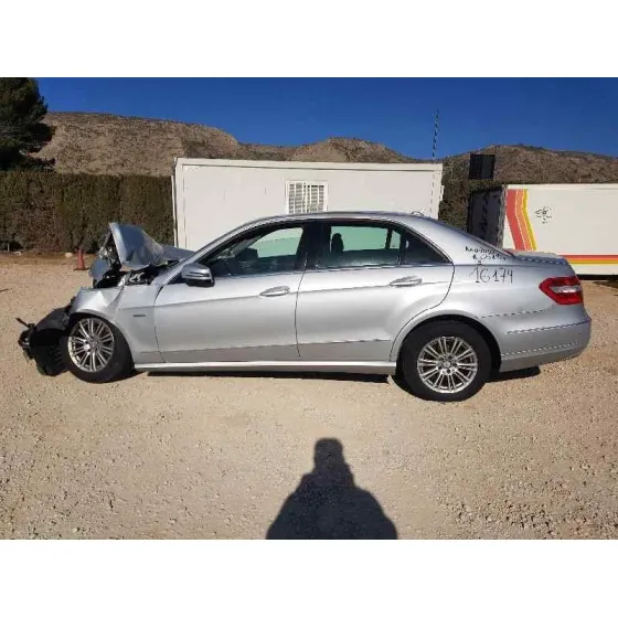 MERCEDES CLASE E (W212) LIM. '2009 E 220 CDI BLUE EFFICIENCY GRIS