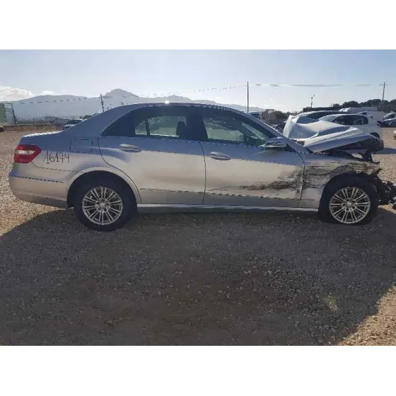 MERCEDES CLASE E (W212) LIM. '2009 E 220 CDI BLUE EFFICIENCY GRIS