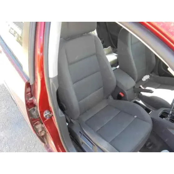 VOLKSWAGEN GOLF V BERLINA (1K1) '2004 CONCEPTLINE (E) GRANATE