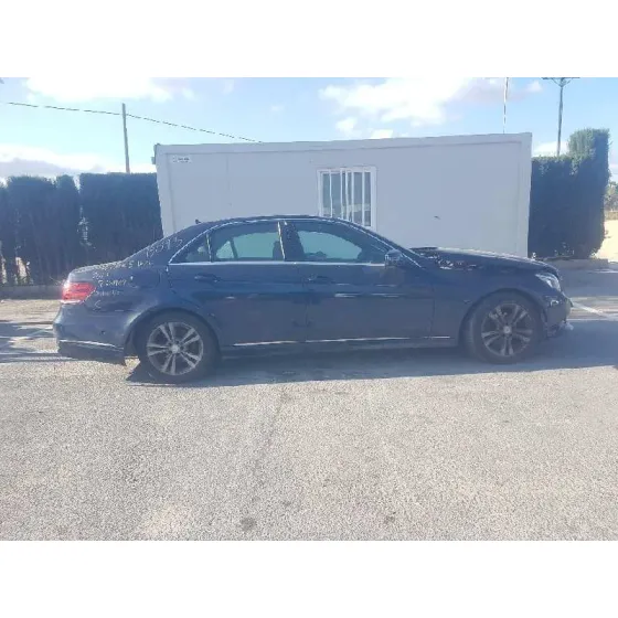 MERCEDES CLASE E (W212) LIM. '2013 220 CDI BLUEEFFICIENCY (212.002) AZUL