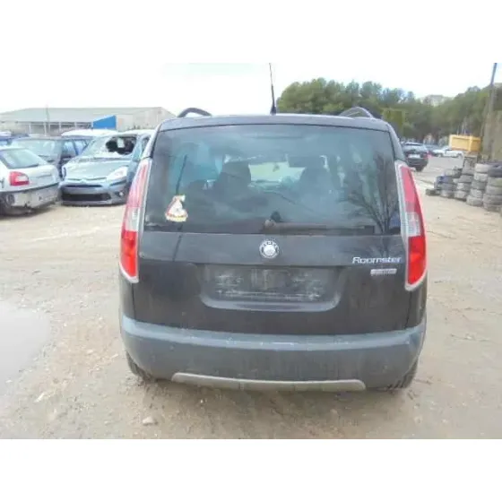 SKODA ROOMSTER (5J7) '2008 FAMILY NEGRO
