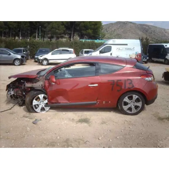 RENAULT MEGANE III COUPE '2011 DYNAMIQUE GRANATE