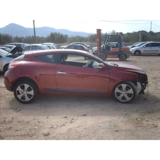 RENAULT MEGANE III COUPE '2011 DYNAMIQUE GRANATE