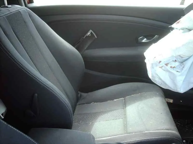 RENAULT MEGANE III COUPE '2011 DYNAMIQUE GRANATE