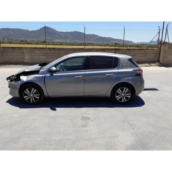 Peugeot 308 II (LB_, LP_, LW_, LH_, L3_) 2013