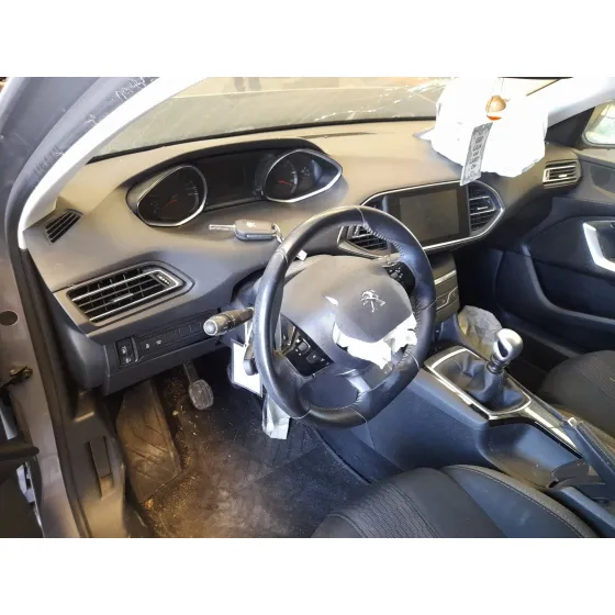 Peugeot 308 II (LB_, LP_, LW_, LH_, L3_) 2013