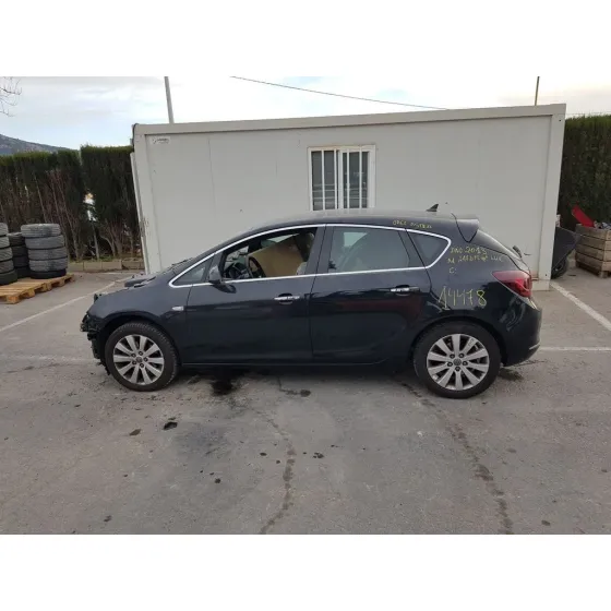 OPEL ASTRA J LIM. '2013 COSMO NEGRO