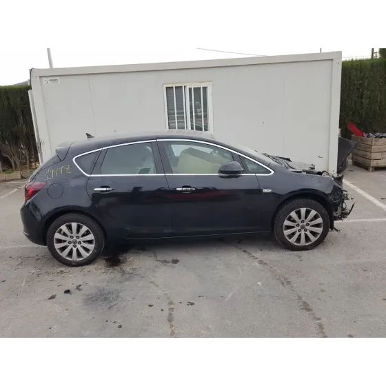 OPEL ASTRA J LIM. '2013 COSMO NEGRO