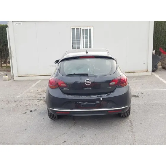 OPEL ASTRA J LIM. '2013 COSMO NEGRO