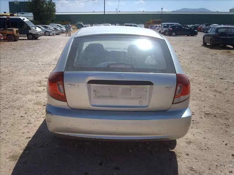 KIA RIO '2002 LS BERLINA (5-PTAS.) GRIS