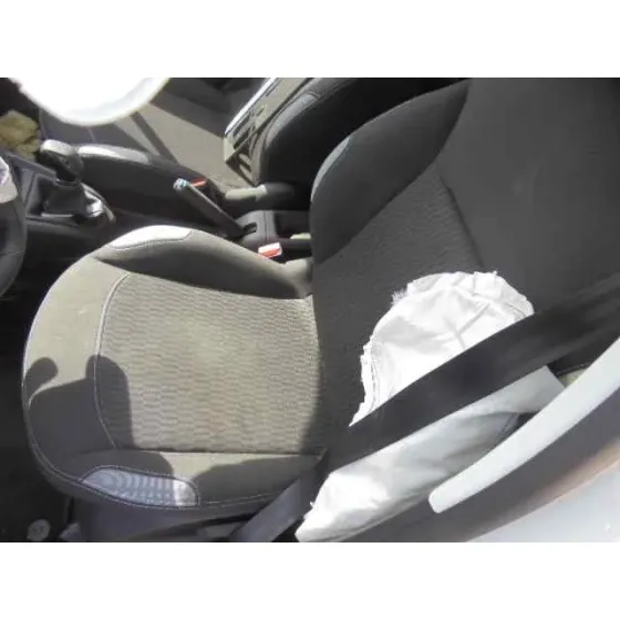 PEUGEOT 208 '2015 ACTIVE BLANCO