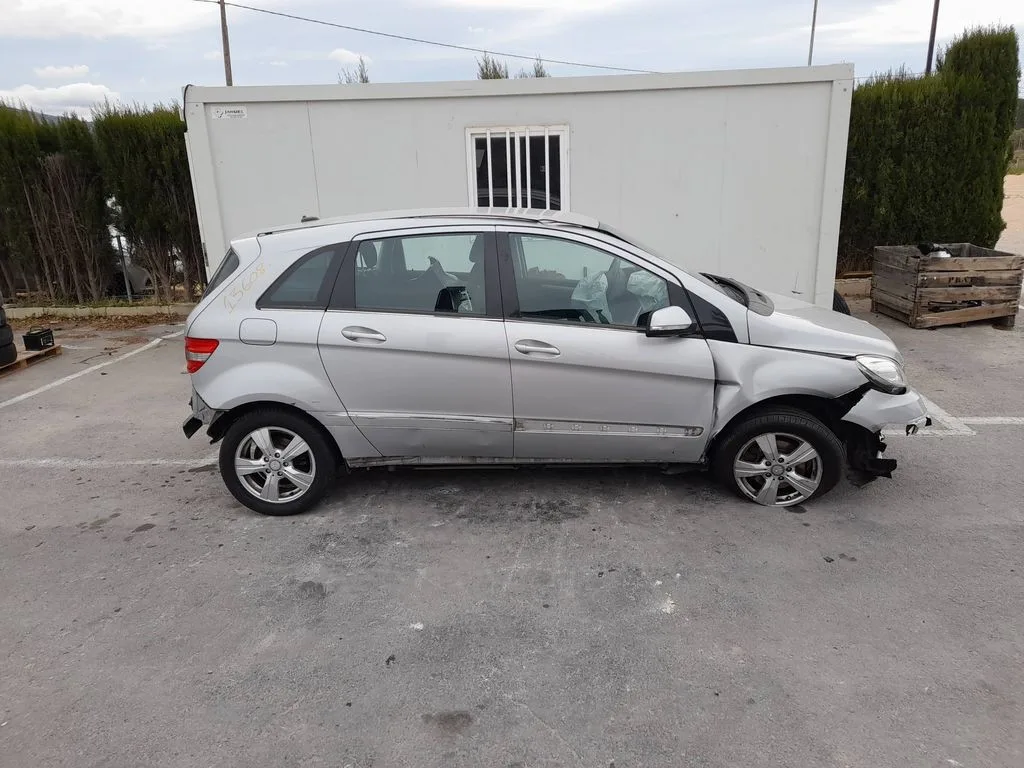 MERCEDES CLASE B (W245) '2009 180 CDI (245.207) GRIS