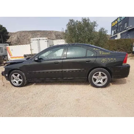 VOLVO S60 BERLINA '2007 2.4 D MOMENTUM VERDE