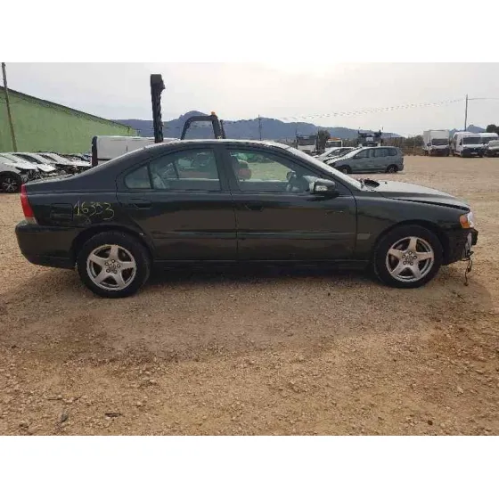 VOLVO S60 BERLINA '2007 2.4 D MOMENTUM VERDE