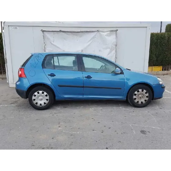 VOLKSWAGEN GOLF V BERLINA (1K1) '2004 TRENDLINE AZUL
