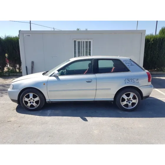 AUDI A3 (8L) '2001 1.6 AMBIENTE GRIS