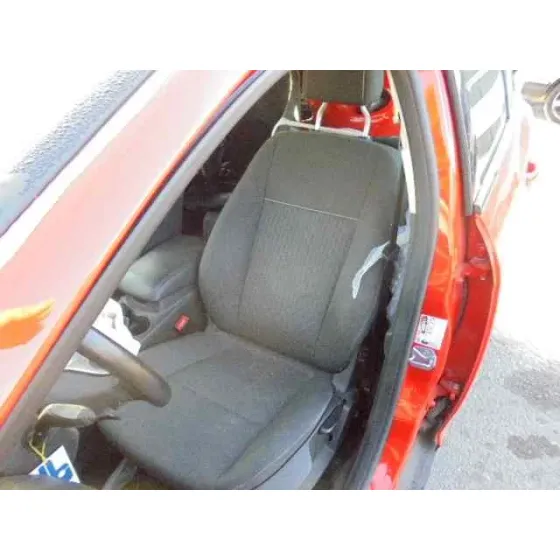 FORD FOCUS LIM. '2014 TITANIUM ROJO