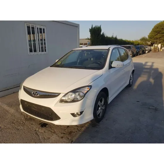 HYUNDAI I30 '2011 CLASSIC BLANCO