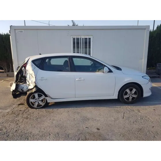 HYUNDAI I30 '2011 CLASSIC BLANCO