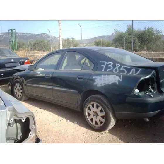 VOLVO S60 BERLINA '2001 2.4 D VERDE