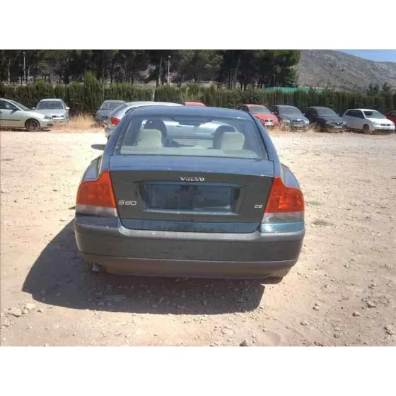 VOLVO S60 BERLINA '2001 2.4 D VERDE