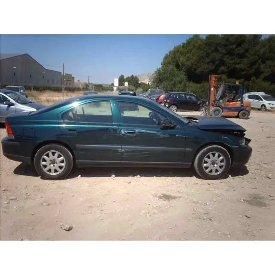 VOLVO S60 BERLINA '2001 2.4 D VERDE