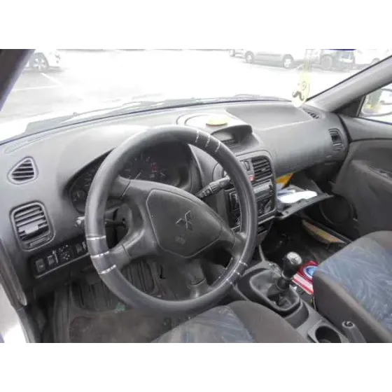 MITSUBISHI CARISMA BERLINA 5 (DA0) '2002 1600 COMFORT GRIS