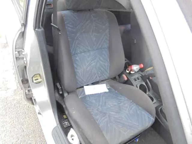 MITSUBISHI CARISMA BERLINA 5 (DA0) '2002 1600 COMFORT GRIS