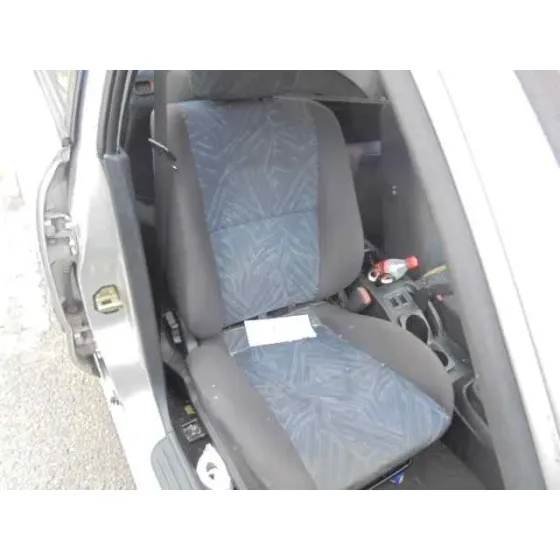 MITSUBISHI CARISMA BERLINA 5 (DA0) '2002 1600 COMFORT GRIS