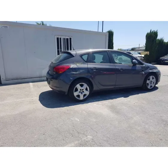 OPEL ASTRA J LIM. '2012 SELECTIVE GRIS OSCURO