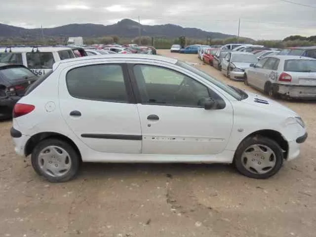 PEUGEOT 206 BERLINA PEUGEOT 206 BERLINA '2001 XR BLANCO 1998
