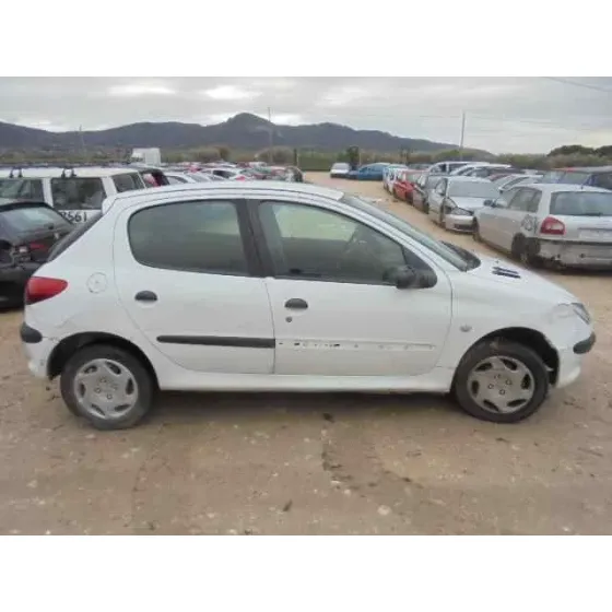 PEUGEOT 206 BERLINA '2001 XR BLANCO