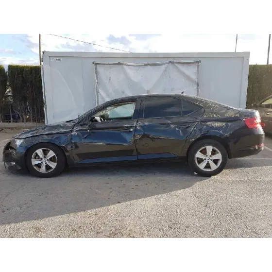 SKODA SUPERB (3V3) '2018 ACTIVE NEGRO