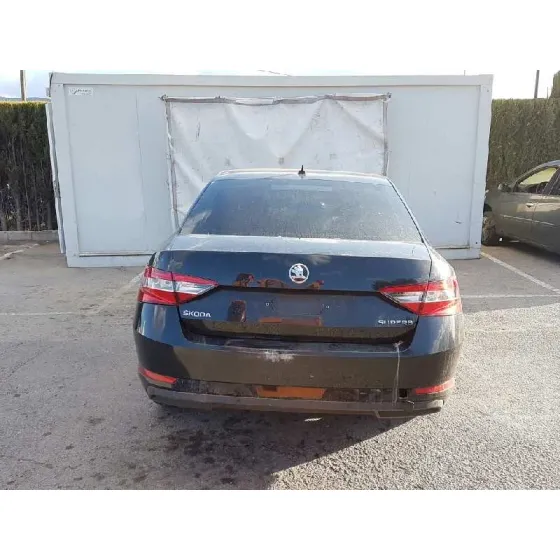 SKODA SUPERB (3V3) '2018 ACTIVE NEGRO