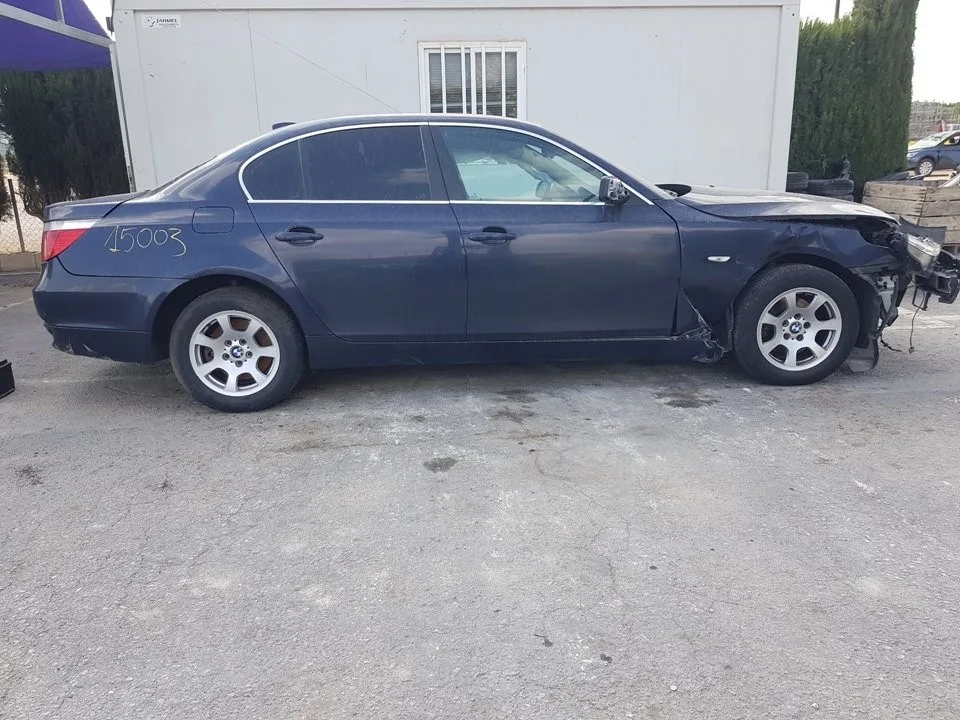 BMW SERIE 5 BERLINA (E60) '2004 525I AZUL
