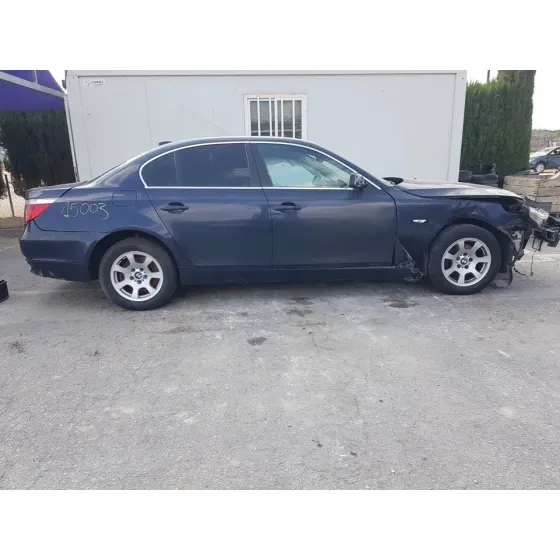 BMW SERIE 5 BERLINA (E60) '2004 525I AZUL