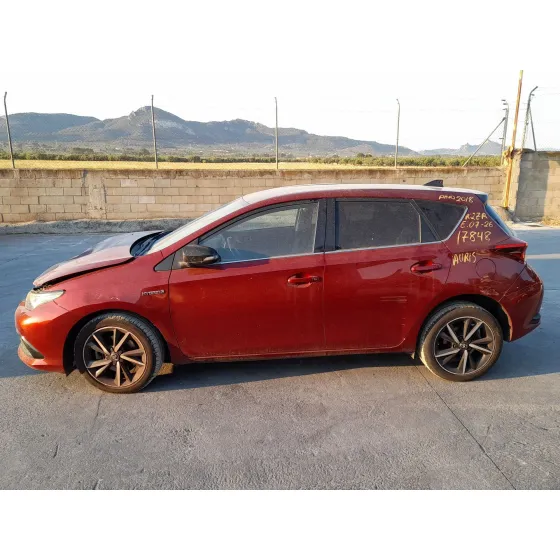 Toyota AURIS (-E18) 1.8 HYBRID (ZWEE186) 2012