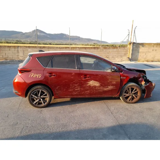 Toyota AURIS (-E18) 1.8 HYBRID (ZWEE186) 2012