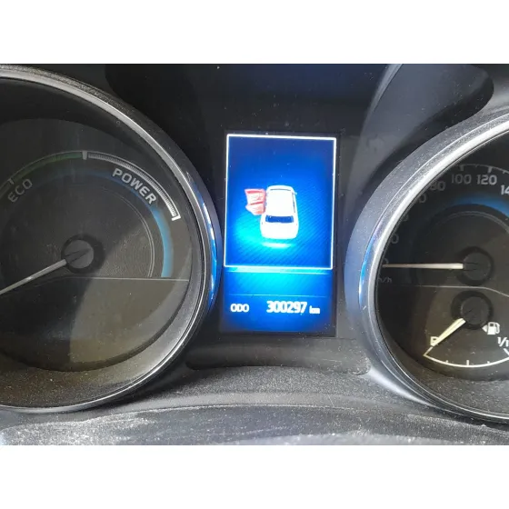 Toyota AURIS (-E18) 1.8 HYBRID (ZWEE186) 2012