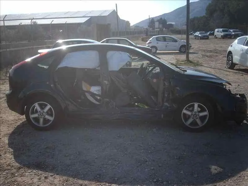 FORD FOCUS BERLINA (CAP) FORD FOCUS BERLINA (CAP) '2006 AMBIENTE (D) NEGRO 2006